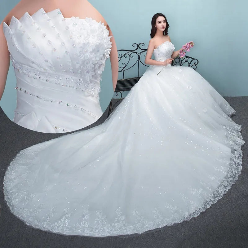 Vestito da sposa di lusso con strascico spazzola con perline e allacciatura in pizzo, sexy e senza spalline, abito da sposa con applicazioni - Vestido De Noiva - Bridetobe.it