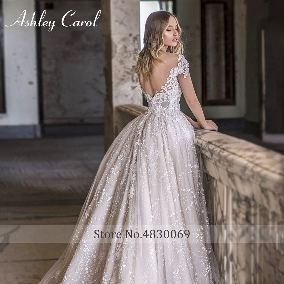 Abito 2023 Abito da sposa con strascico da cappella senza schienale delicato con applicazioni in pizzo con scollo a barchetta - Bridetobe.it