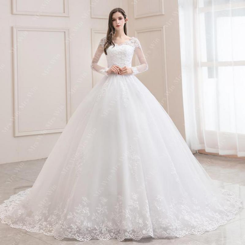 Abito da Sposa 2022 Nuova Collezione: Elegante Abito con Maniche Lunghe, Scollatura Sexy a V, e Gonna a Balze con Coda