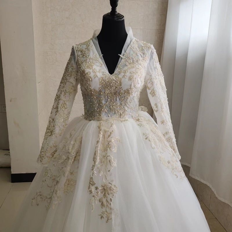 Abito da sposa in pizzo con scollo a V profondo, gonna a balze, strascico reale e maniche lunghe - Donna Indiana - Champagne Avorio - Bouque