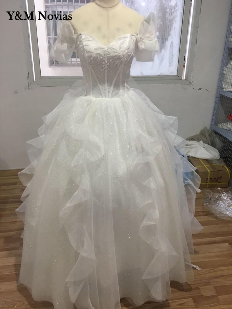 Abito da sposa taglia comoda in pizzo 2023 con maniche, lussuoso treno, colore brillante francese, scollatura a barchetta