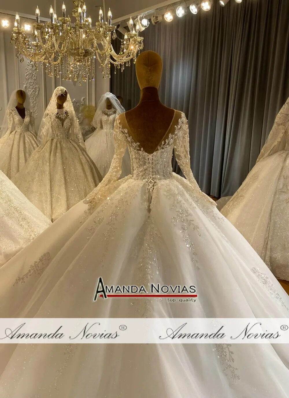 Abito da Sposa Amanda Novias con Maniche Lunghe, Ricami di Perle e Fiori, Elegante e di Lusso con Strascico