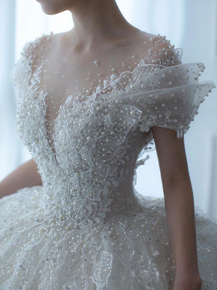 Elegante Abito da Sposa con Spalle Scoperte 2023 - Nuova Collezione: Abito da Sposa Principesco in Tulle con Perline e Perle