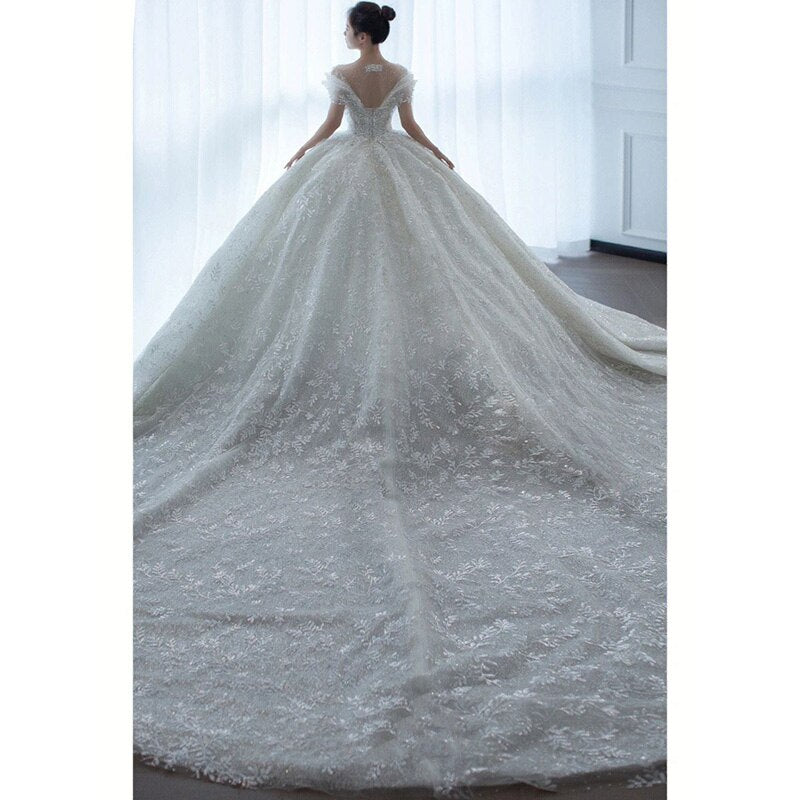 Elegante Abito da Sposa con Spalle Scoperte 2023 - Nuova Collezione: Abito da Sposa Principesco in Tulle con Perline e Perle