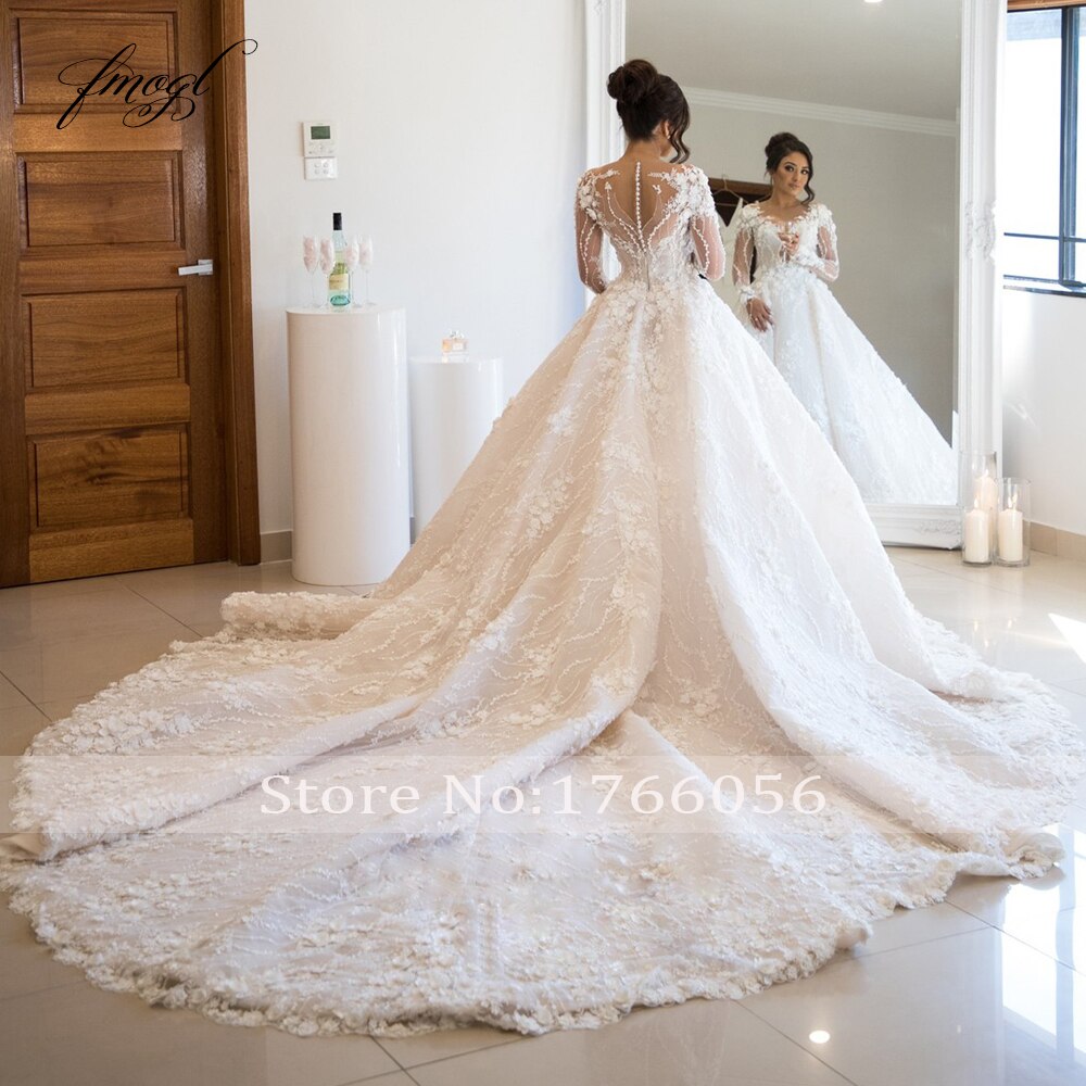 Abito da sposa elegante a sirena con maniche lunghe in pizzo e gonna in tulle con strascico cappella, ricamato con fiori di lusso - Stile vintage
