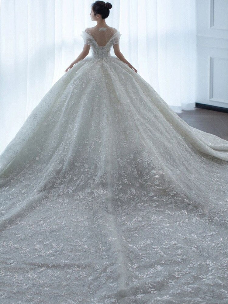 Elegante Abito da Sposa con Spalle Scoperte 2023 - Nuova Collezione: Abito da Sposa Principesco in Tulle con Perline e Perle