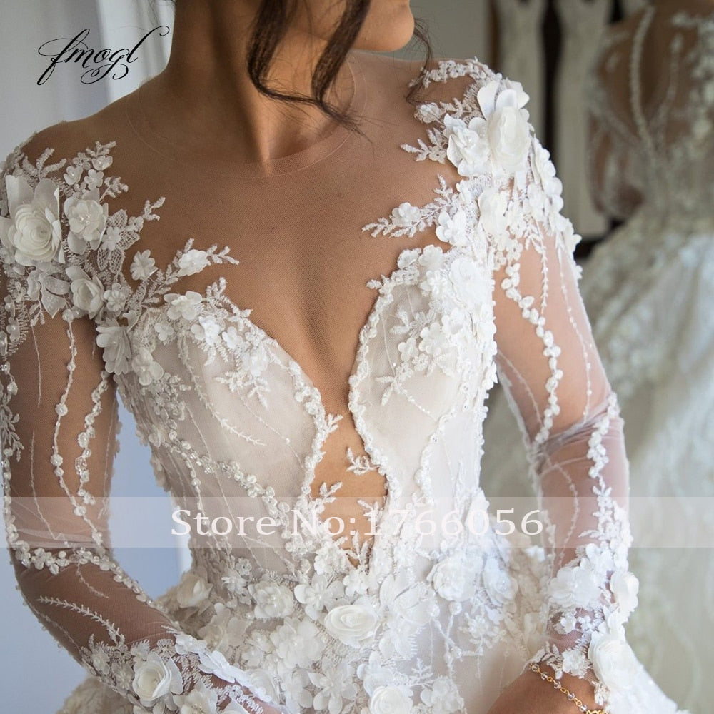 Abito da sposa elegante a sirena con maniche lunghe in pizzo e gonna in tulle con strascico cappella, ricamato con fiori di lusso - Stile vintage
