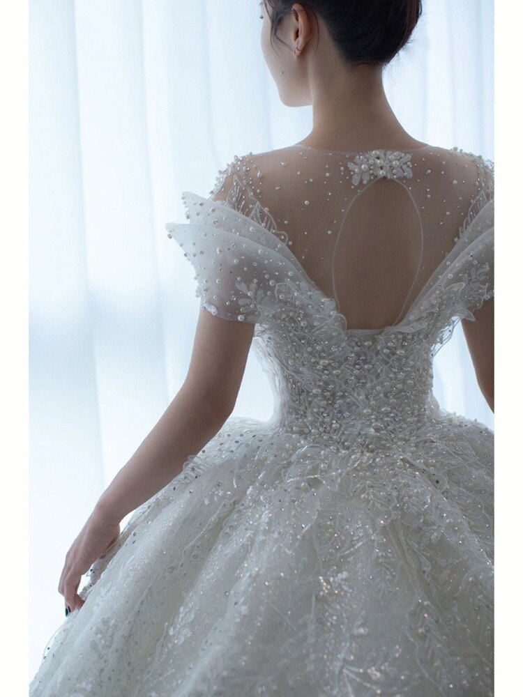 Elegante Abito da Sposa con Spalle Scoperte 2023 - Nuova Collezione: Abito da Sposa Principesco in Tulle con Perline e Perle