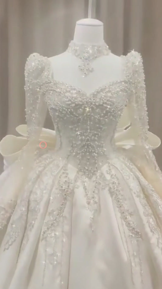 Abito da Sposa Taglie Forti in Raso con Colletto Quadrato e Dettagli in Pizzo - Abito da Sposa di Lusso su Misura con Gonna Ampia e Lunghezza a Terra o con Strascico