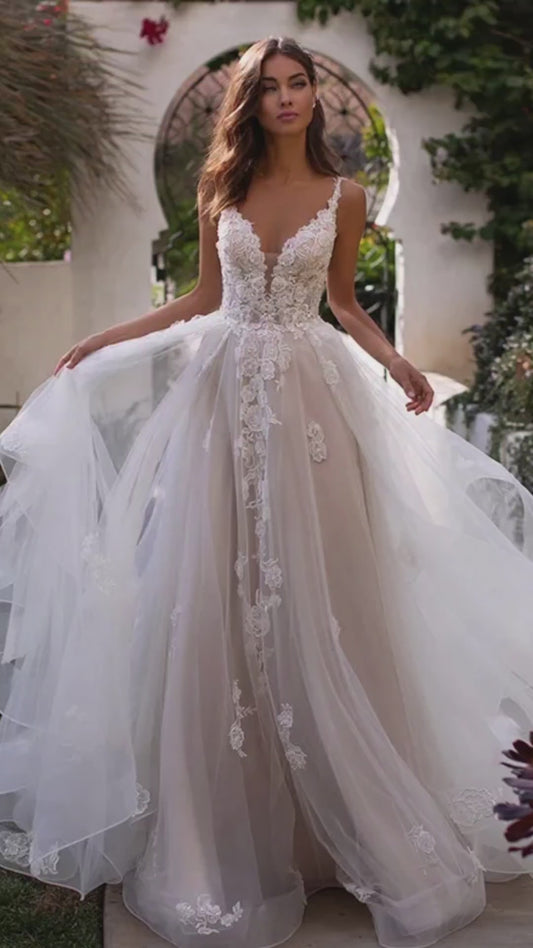 Abito da Sposa Lungo Boho A-Lineo con Schiena Scoperta, Fiori 3D, Spalline Sottili, Vestito da Sposa Principessa a Lunghezza Pavimento
