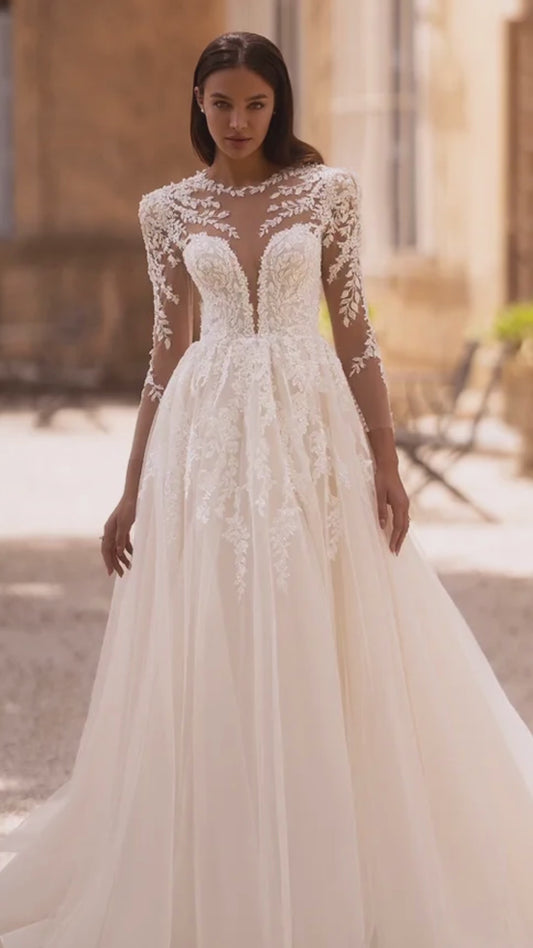 Sogno d'Amore nel 2023: Abito da Sposa Vintage A-Line con Scollo O-Neck e Maniche Lunghe, Arricchito da Delicate Applicazioni in Pizzo
