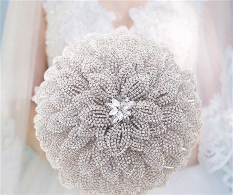 Bouquet da sposa in nastro di seta oro e argento con strass fatti a mano - Bridetobe.it