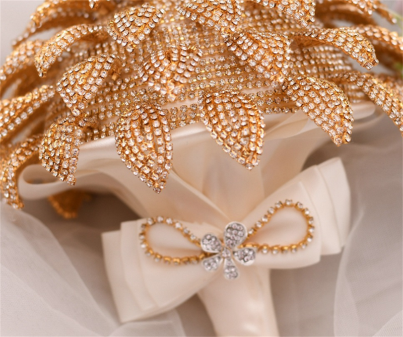 Bouquet da sposa in nastro di seta oro e argento con strass fatti a mano - Bridetobe.it
