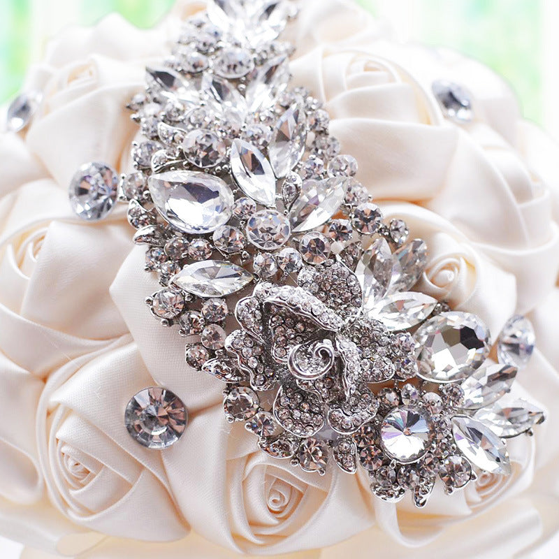 Bouquet da sposa in seta con schiuma e strass fatti a mano - Bridetobe.it