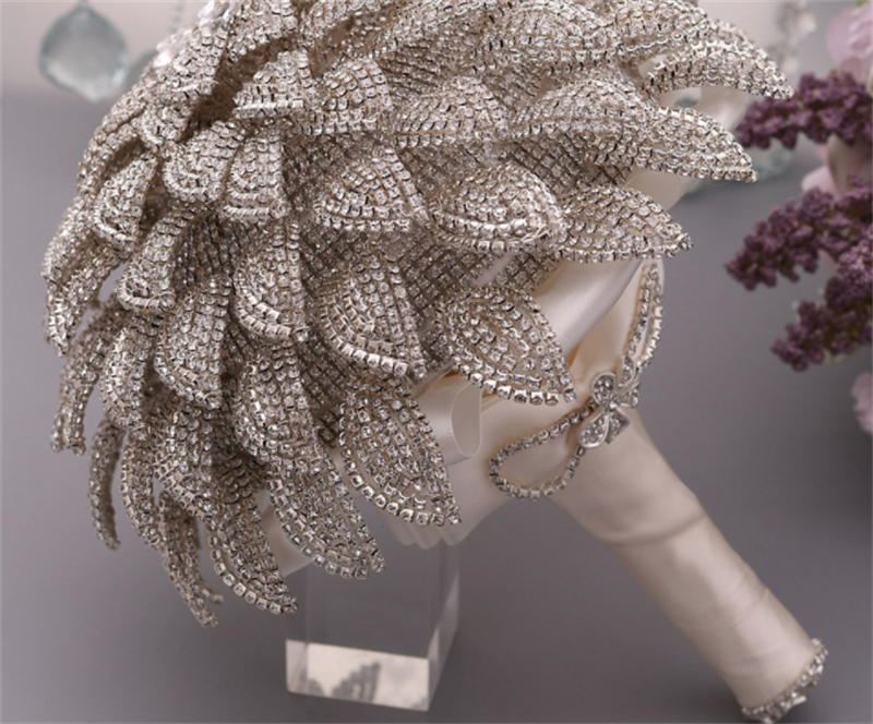 Bouquet da sposa in nastro di seta oro e argento con strass fatti a mano - Bridetobe.it