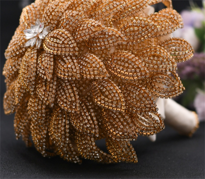 Bouquet da sposa in nastro di seta oro e argento con strass fatti a mano - Bridetobe.it