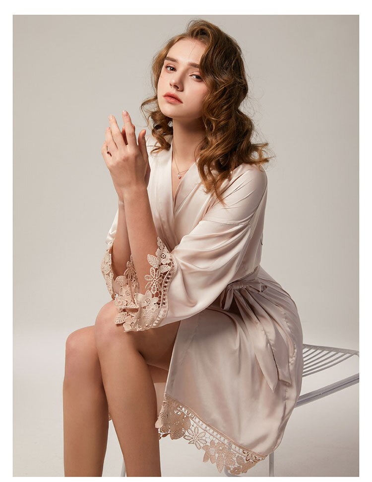 Vestaglia Personalizzata da Sposa in Seta con Pizzo - Abito da Notte per Spose e Damigelle d'Onore - Bridetobe.it