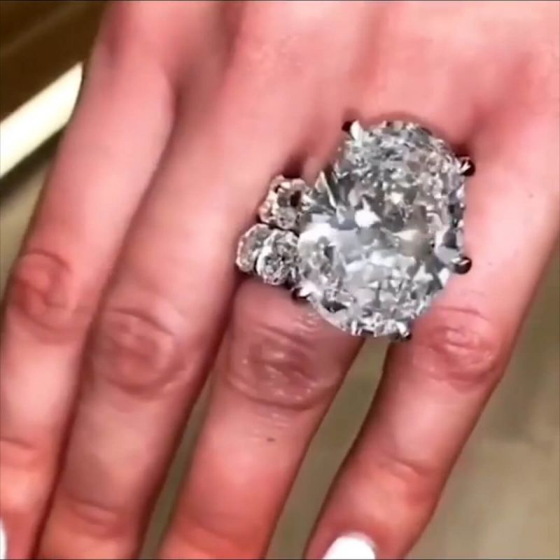 Anello di Fidanzamento in Zirconia 5 Carati - Set di Lusso con Taglio Ovale" - Bridetobe.it
