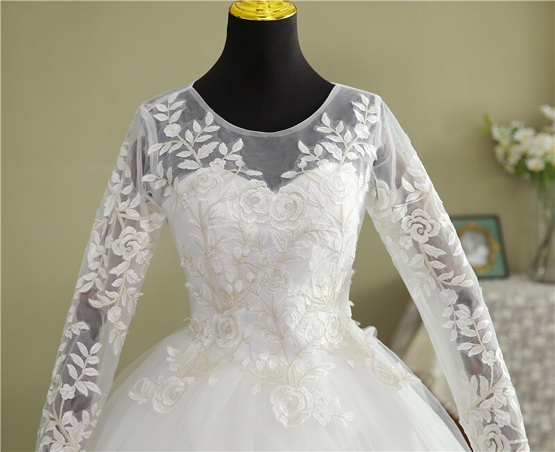 Abito da sposa elegante con scollo a O, maniche lunghe e ricami in pizzo - Bridetobe.it