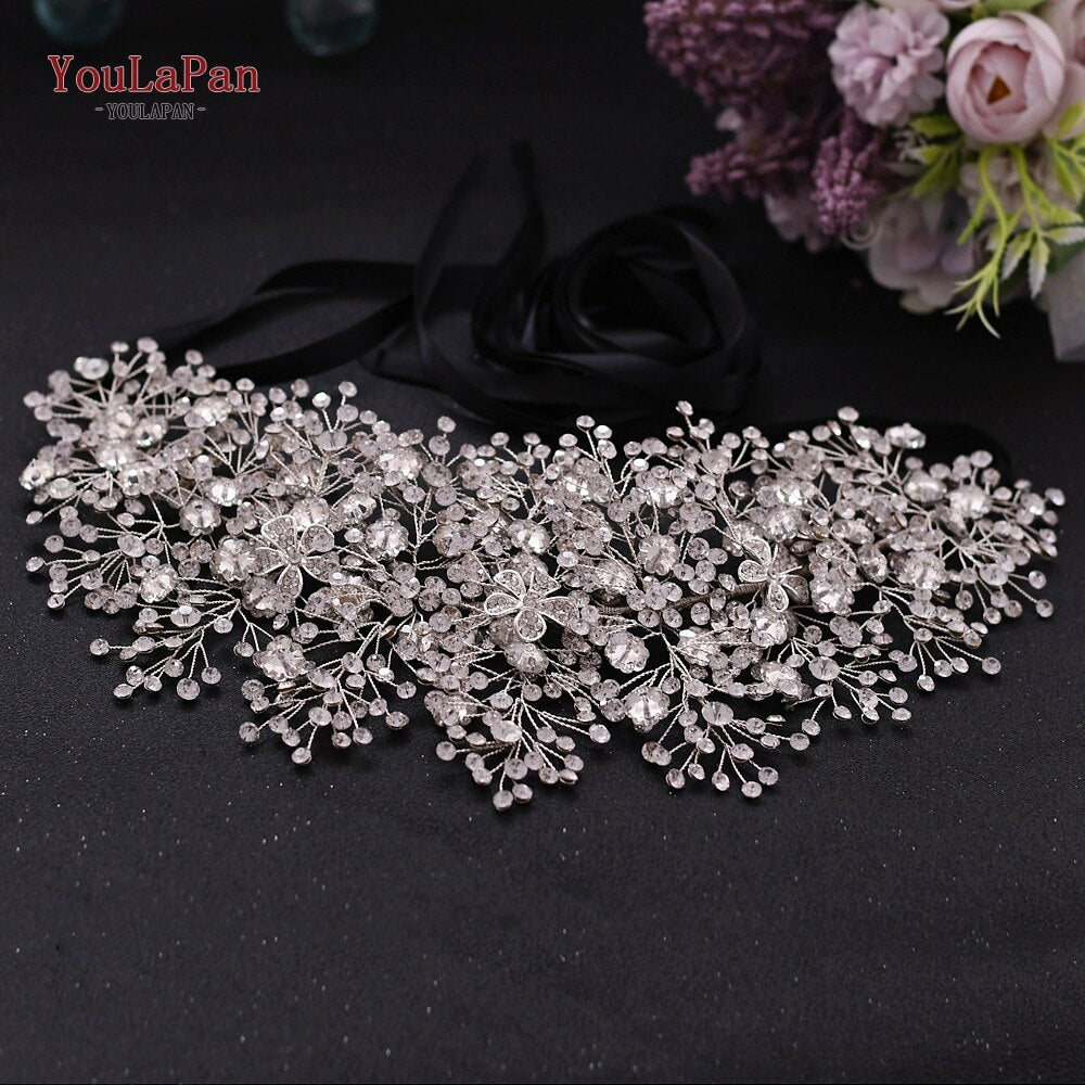 Cintura sposa con fiori in lega di diamanti argentati di TOPQUEEN - Bridetobe.it