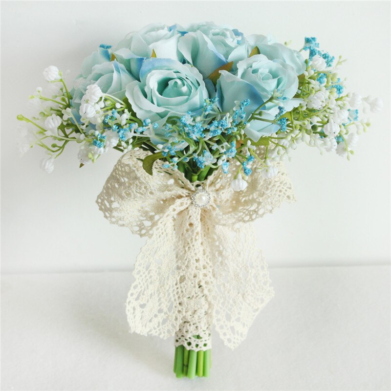 Bouquet da sposa con rose artificiali di seta, nastro in raso e perle - Bridetobe.it