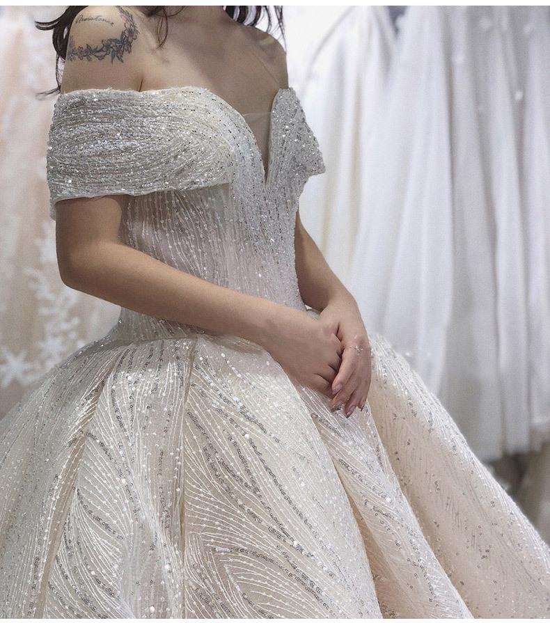 Abiti da Sposa Scoperto con Lungo Strascico Ricamato Abiti da Sposa economiche di Vestidos De Novia - Bridetobe.it