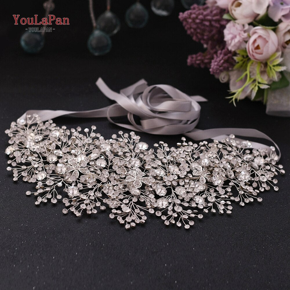 Cintura sposa con fiori in lega di diamanti argentati di TOPQUEEN - Bridetobe.it