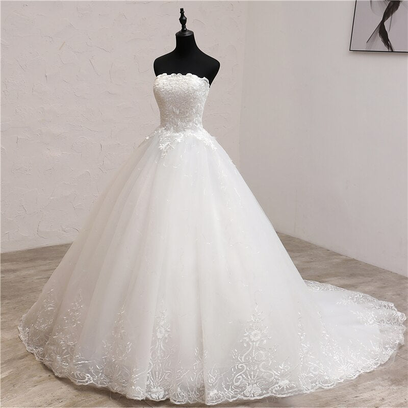 Abito da sposa elegante con gonna senza spalline e senza maniche con ricami in pizzo - Bridetobe.it