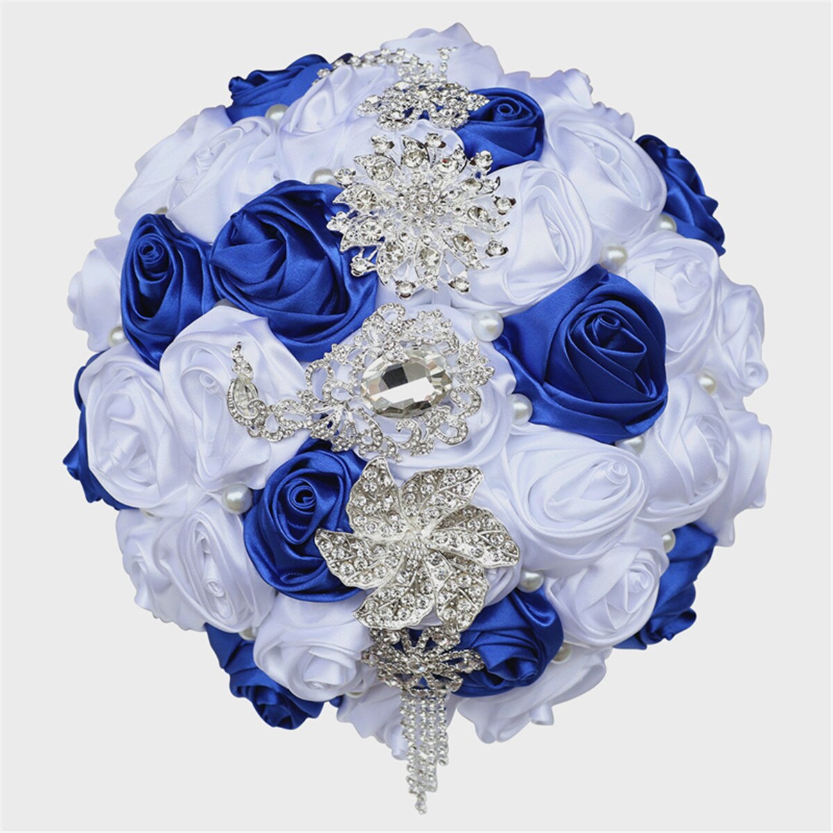 Bouquet sposa damigella fatto a mano con strass splendidi, pietre preziose, perle di diamante e rose di raso blu reale - Bridetobe.it