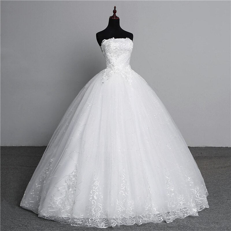 Abito da sposa elegante con gonna senza spalline e senza maniche con ricami in pizzo - Bridetobe.it