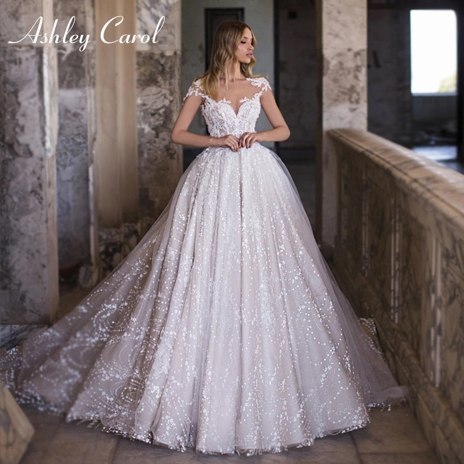 Abito 2023 Abito da sposa con strascico da cappella senza schienale delicato con applicazioni in pizzo con scollo a barchetta - Bridetobe.it