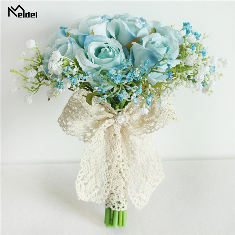 Bouquet da sposa con rose artificiali di seta, nastro in raso e perle - Bridetobe.it
