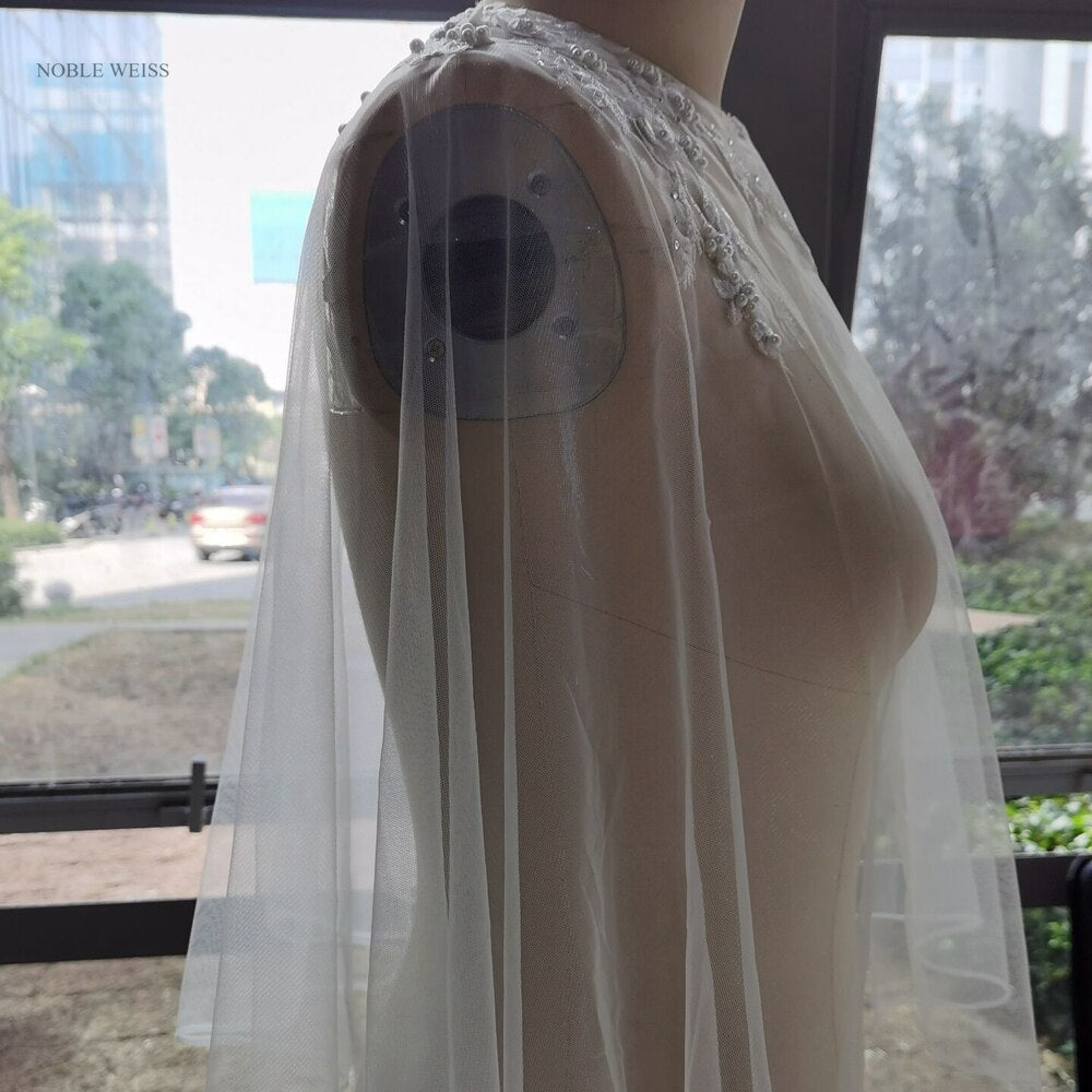 Mantello morbido da sposa in tulle con applicazioni sulle spalle e bolero in pizzo - Bridetobe.it