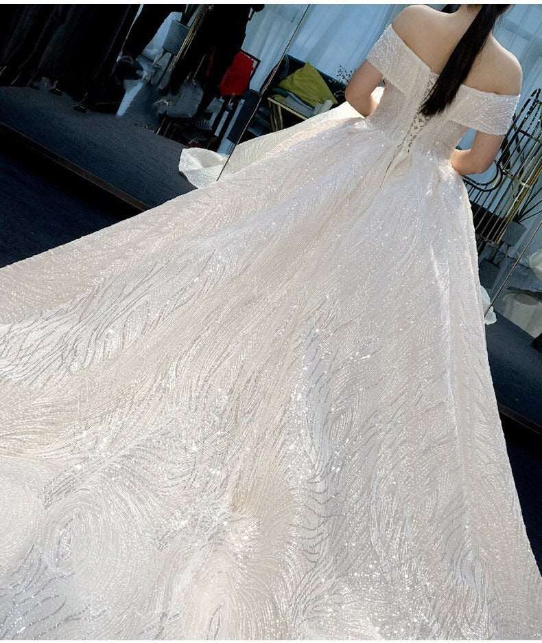 Abiti da Sposa Scoperto con Lungo Strascico Ricamato Abiti da Sposa economiche di Vestidos De Novia - Bridetobe.it