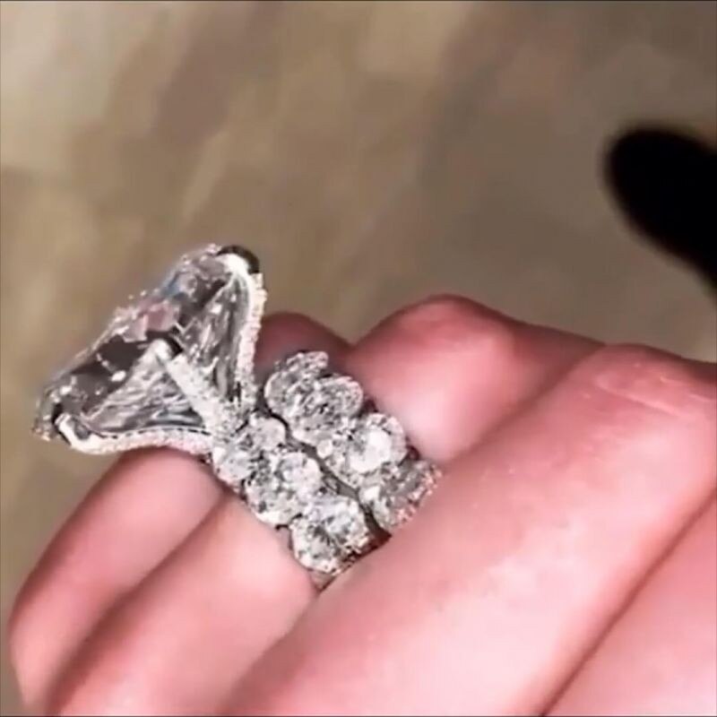 Anello di Fidanzamento in Zirconia 5 Carati - Set di Lusso con Taglio Ovale" - Bridetobe.it