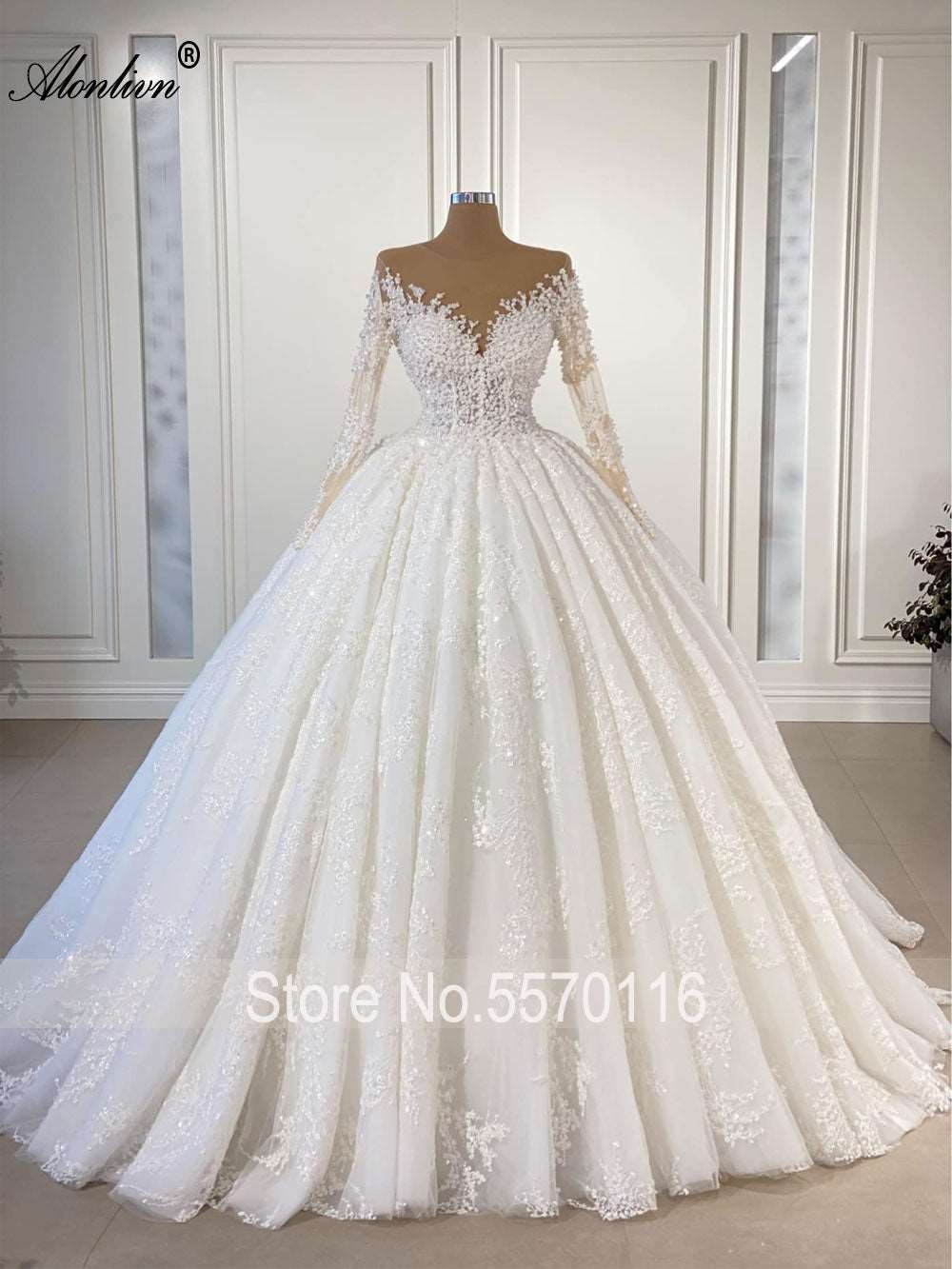 Abito da sposa elegante in pizzo di seta lussuoso con scollo a V, maniche lunghe, linea ad A e perline di perle per pelle marrone - Bridetobe.it