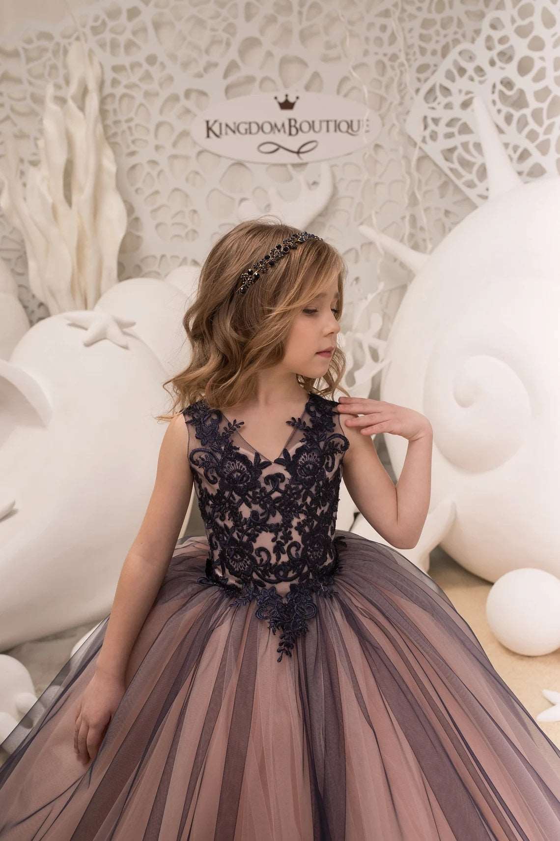 Abito da ballo senza maniche in tulle con applicazioni di fiori per matrimonio e compleanno con scollo a V - Bridetobe.it