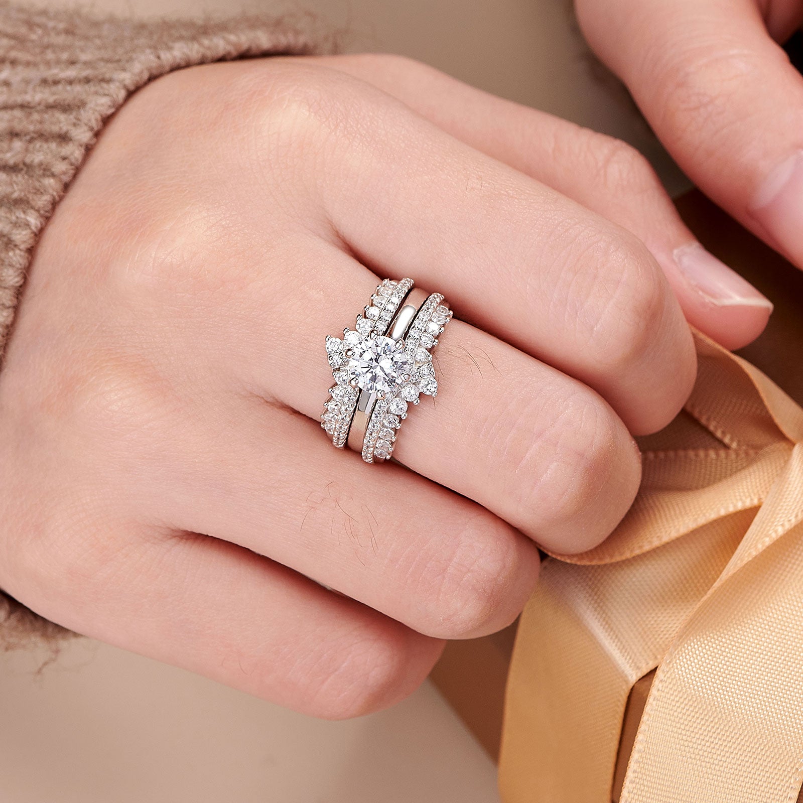 Anelli in Argento Sterling 925 per Donne - Solitario per Fidanzamento/Matrimonio con Fascia Protettiva AAAAA Zircone - Bridetobe.it