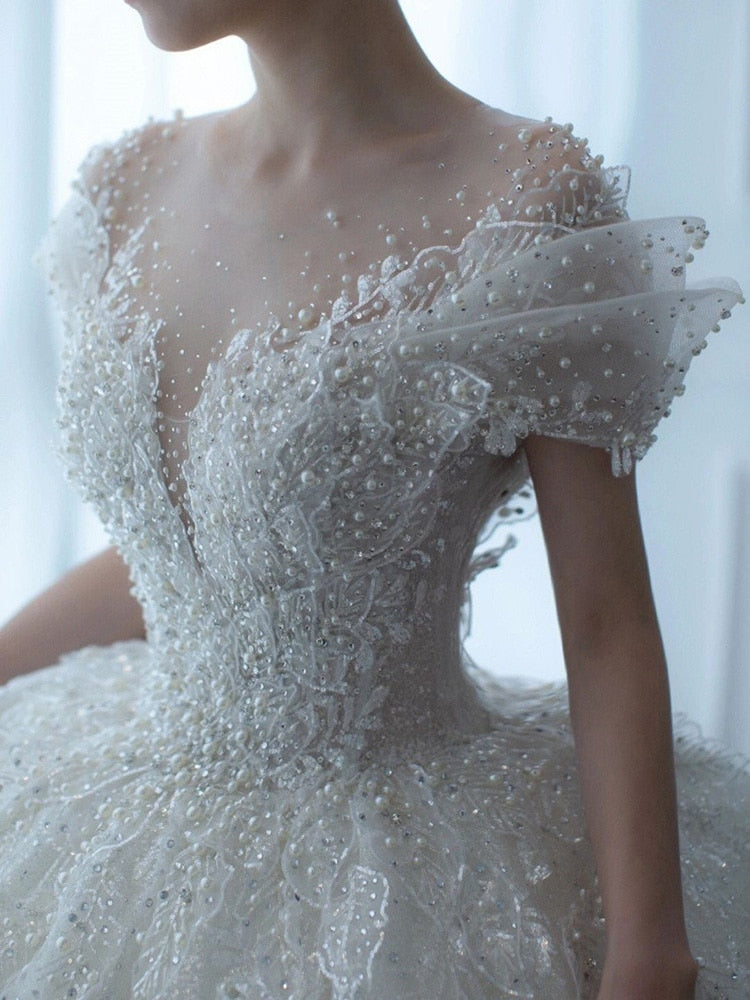 Elegante Abito da Sposa con Spalle Scoperte 2023 - Nuova Collezione: Abito da Sposa Principesco in Tulle con Perline e Perle