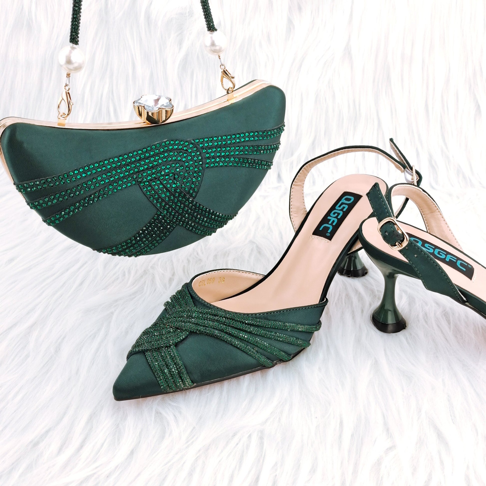 Borsa e scarpe Artigianali Italiane in Diamanti Magenta a Forma di Anacardo per Spose Raffinate" - Bridetobe.it