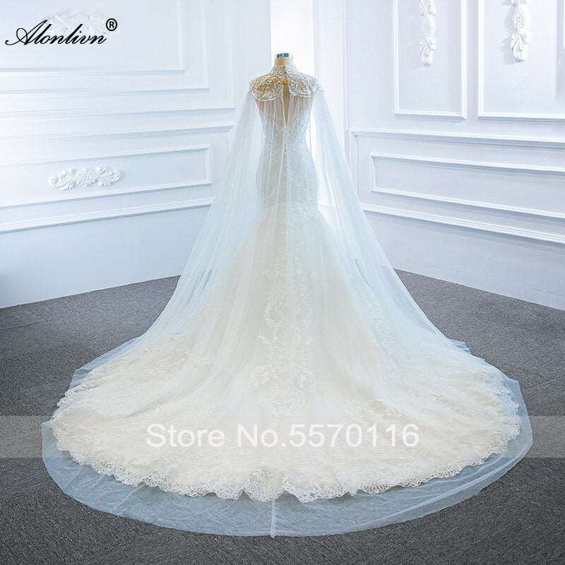 Abito da sposa di lusso con scollo a cuore, mermaid in pizzo con applicazioni di ricamo e mantella staccabile - Bridetobe.it