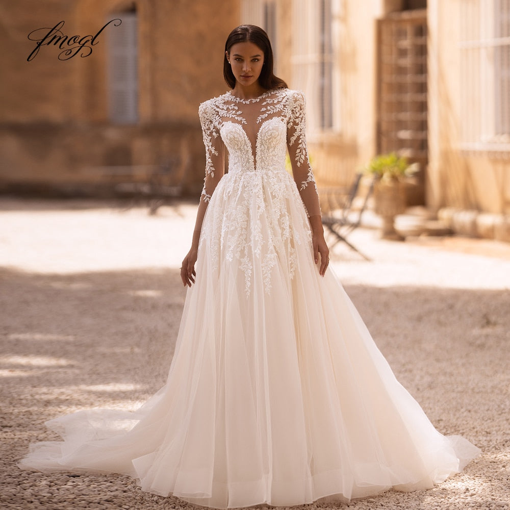 Sogno d'Amore nel 2023: Abito da Sposa Vintage A-Line con Scollo O-Neck e Maniche Lunghe, Arricchito da Delicate Applicazioni in Pizzo