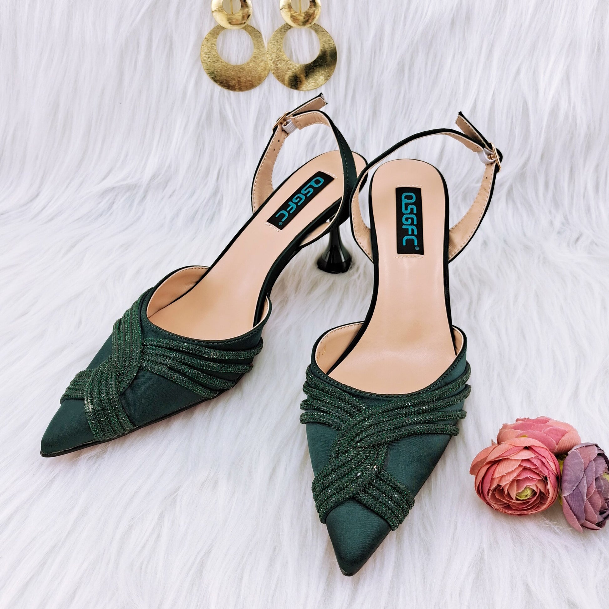 Borsa e scarpe Artigianali Italiane in Diamanti Magenta a Forma di Anacardo per Spose Raffinate" - Bridetobe.it