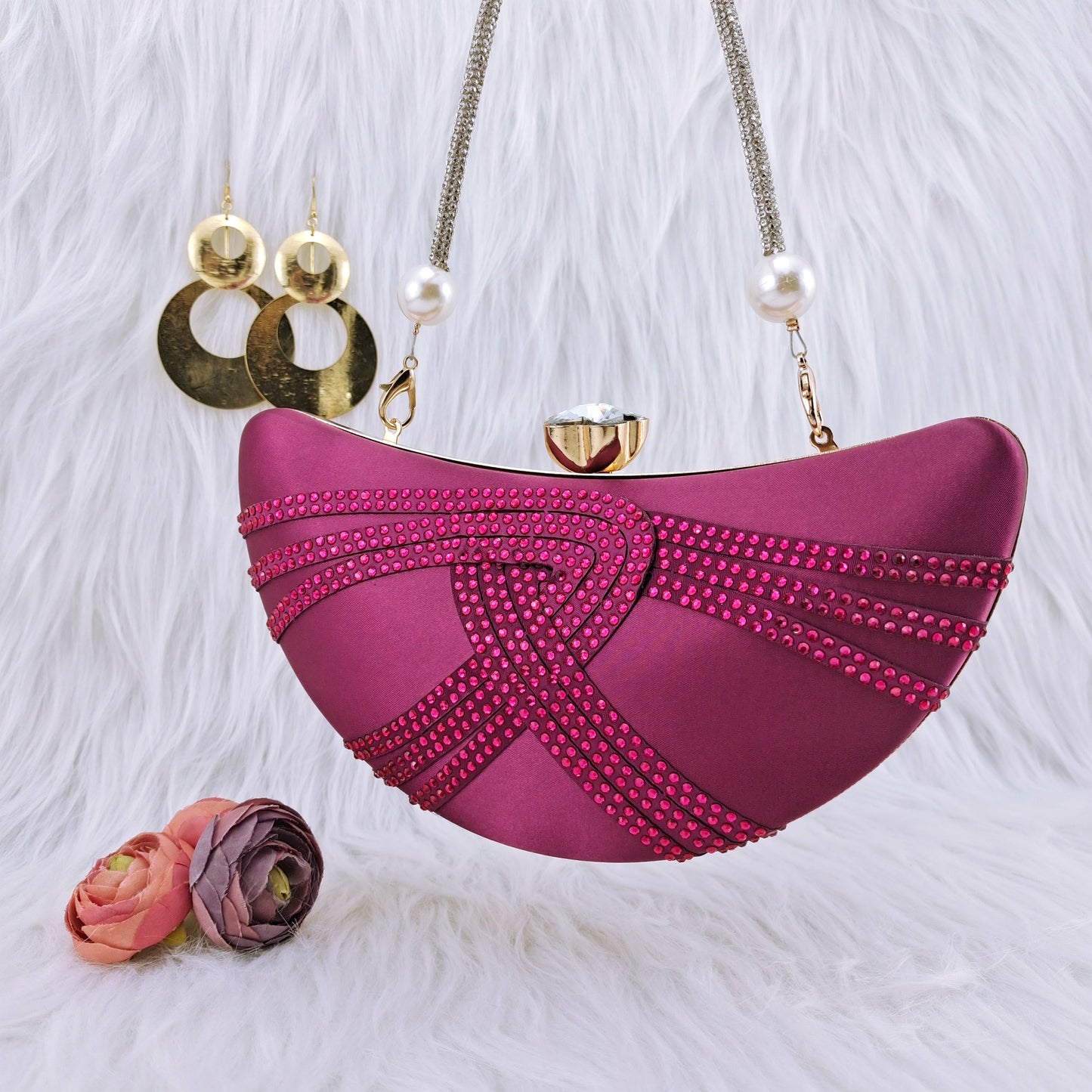Borsa e scarpe Artigianali Italiane in Diamanti Magenta a Forma di Anacardo per Spose Raffinate" - Bridetobe.it