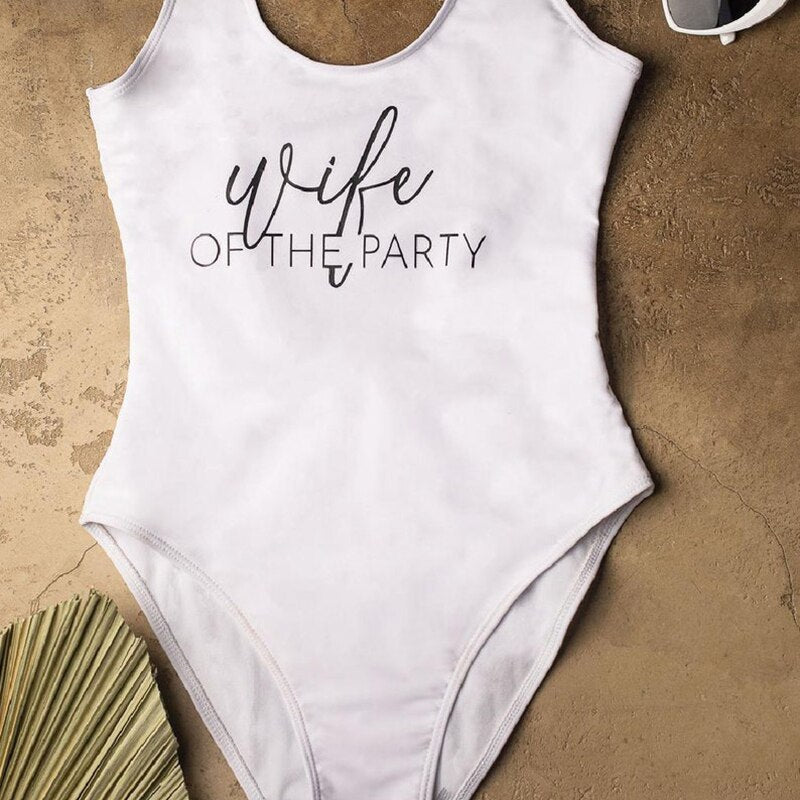 Costume da bagno personalizzato per la moglie della festa - Ideale per spiaggia, piscina, crociera, addio al nubilato, festa nuziale, luna di miele, regalo per le damigelle d'onore - Bridetobe.it