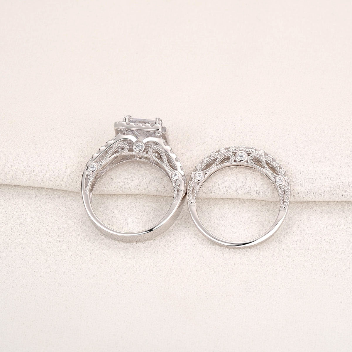Set di anelli di fidanzamento in zircone 2 pezzi, argento sterling 925 massiccio, 4 carati taglio principessa AAAAA CZ - Bridetobe.it
