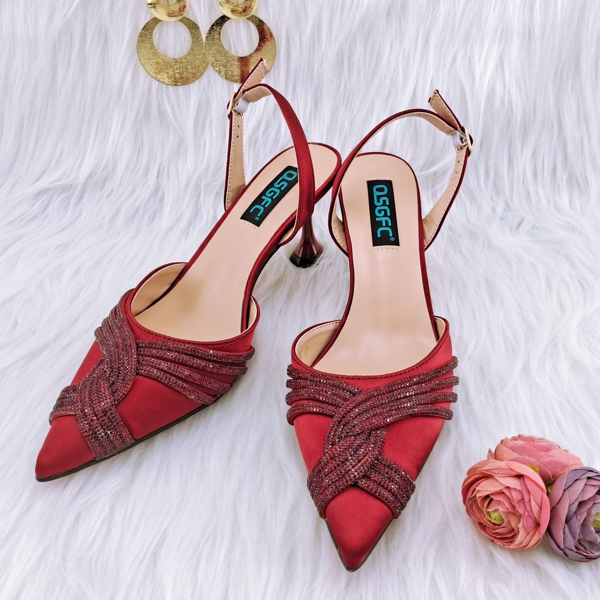 Borsa e scarpe Artigianali Italiane in Diamanti Magenta a Forma di Anacardo per Spose Raffinate" - Bridetobe.it