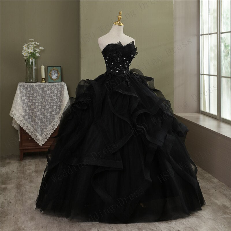 Abito da sposa elegante senza spalline con applicazioni di perle e cristalli di pizzo - Bridetobe.it