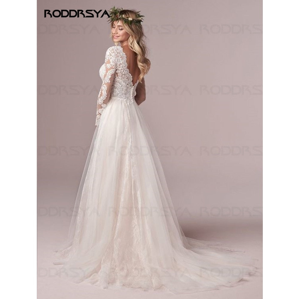 Abito da sposa in tulle con pizzo e maniche lunghe a linea A - Bridetobe.it