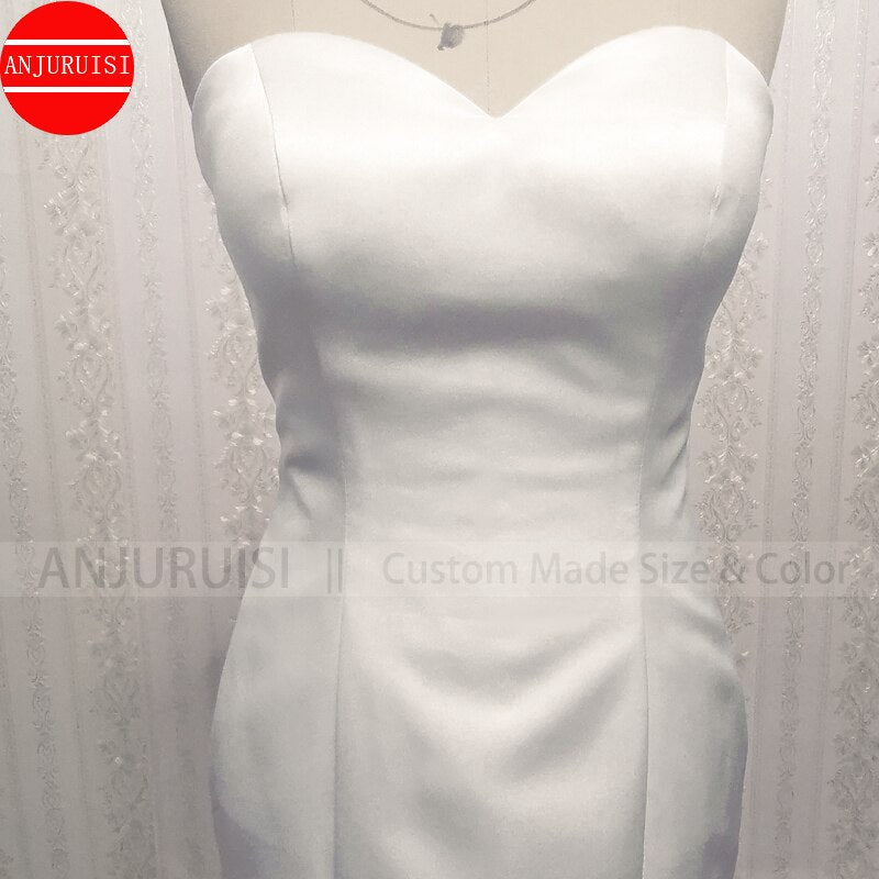 Abito da sposa a sirena bianco in raso satinato con scollo a cuore e dettagli in pizzo - collezione di 2023 - Bridetobe.it